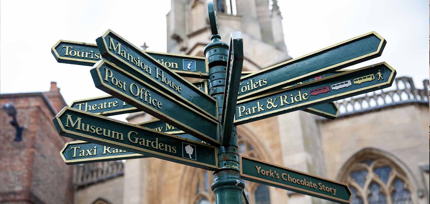 A signpost which signals the direction of the Mansion House